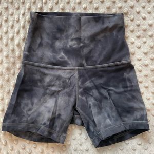 Women’s LULULEMON Align 4” shorts